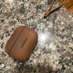 Personalized AirPods 4 / Pro 2 Genuine Leather Case - Rugged, Engraved & Vintage photo review